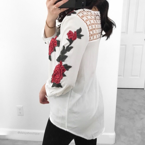 ❤️CLEARANCE❤️ white rose embroidered button up top - Picture 5 of 5